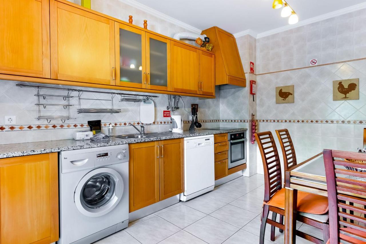 Spacious 2 Bdr Apartment W/ Patio By Lovelystay Armação de Pêra Exteriör bild