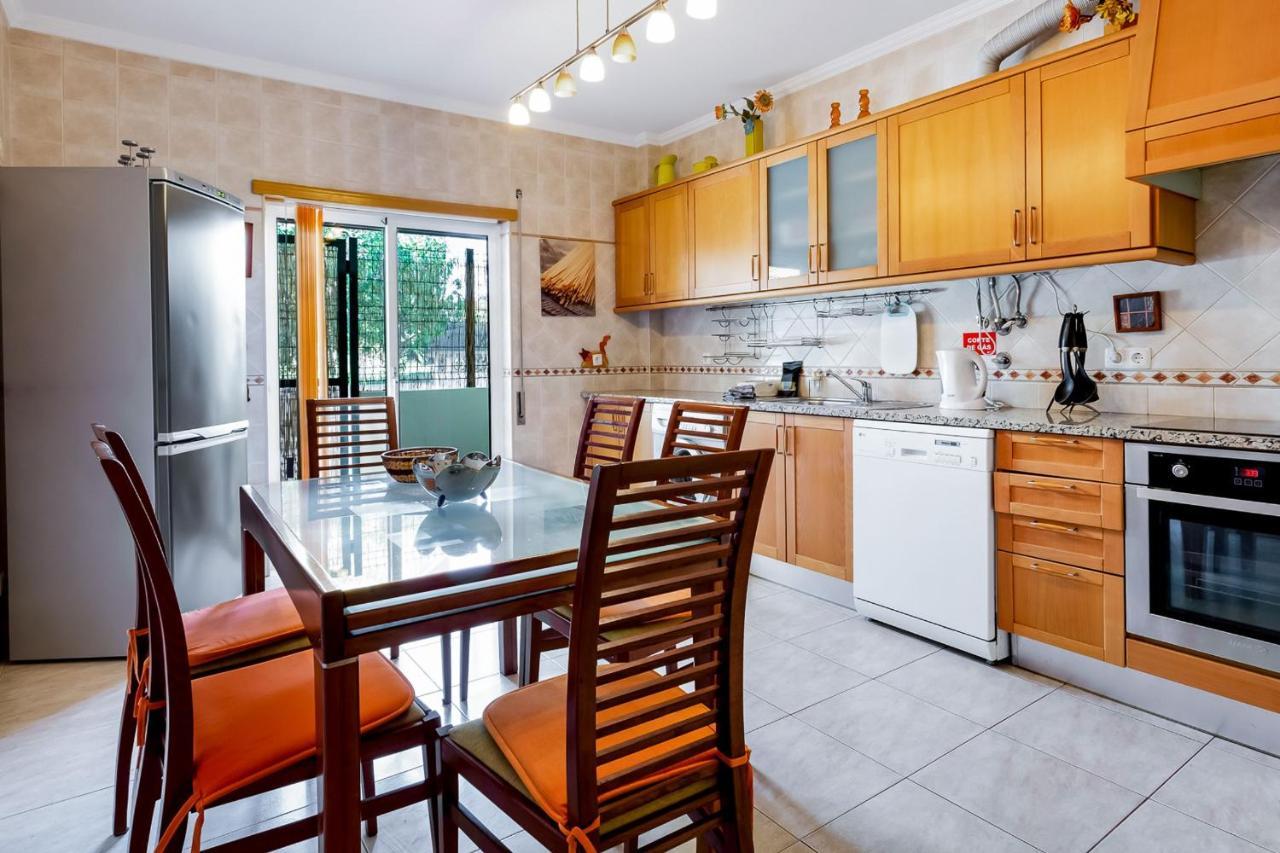 Spacious 2 Bdr Apartment W/ Patio By Lovelystay Armação de Pêra Exteriör bild