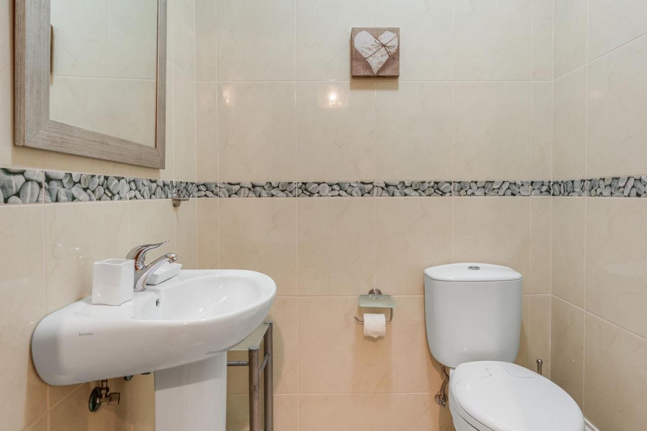 Spacious 2 Bdr Apartment W/ Patio By Lovelystay Armação de Pêra Exteriör bild