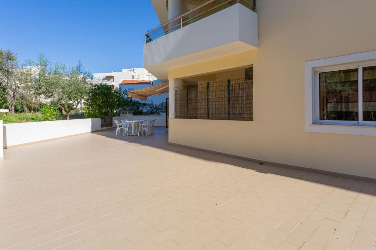 Spacious 2 Bdr Apartment W/ Patio By Lovelystay Armação de Pêra Exteriör bild