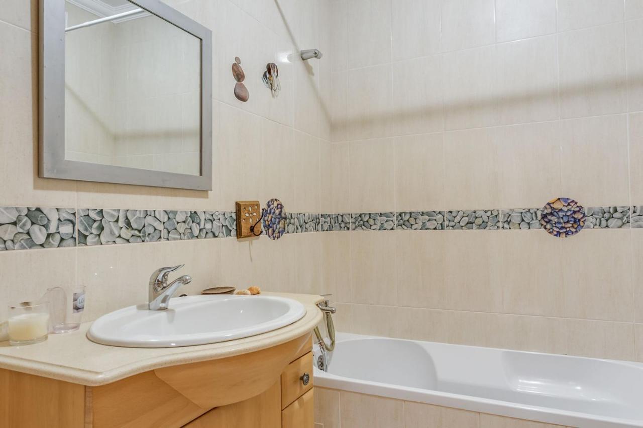 Spacious 2 Bdr Apartment W/ Patio By Lovelystay Armação de Pêra Exteriör bild
