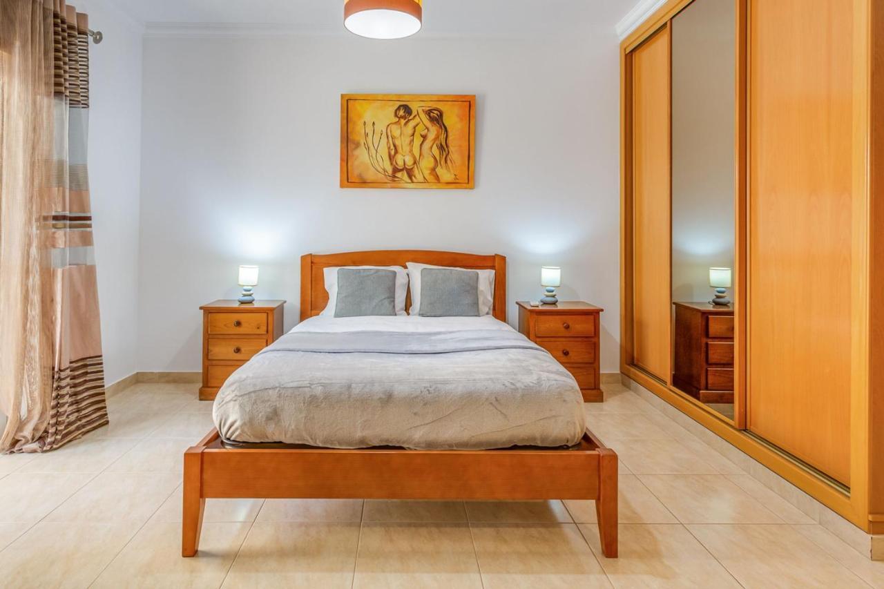 Spacious 2 Bdr Apartment W/ Patio By Lovelystay Armação de Pêra Exteriör bild