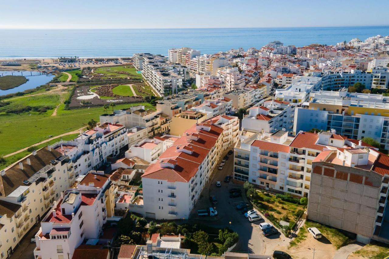 Spacious 2 Bdr Apartment W/ Patio By Lovelystay Armação de Pêra Exteriör bild