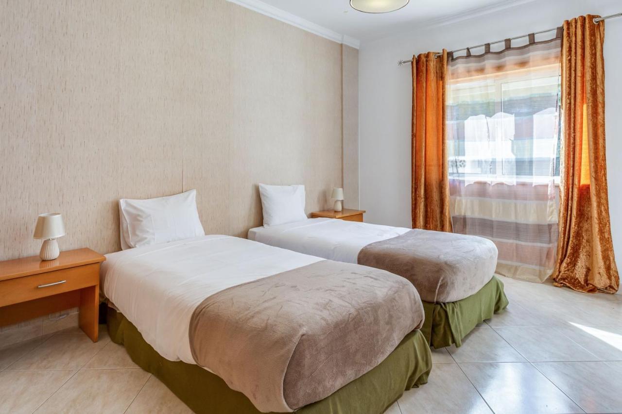Spacious 2 Bdr Apartment W/ Patio By Lovelystay Armação de Pêra Exteriör bild